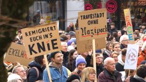 Große Kundgebung für eine lebendige Demokratie und gegen Hass und Hetze in Bad Oldesloe unter dem Motto „nie wieder ist jetzt“ am 30. Januar 2024.