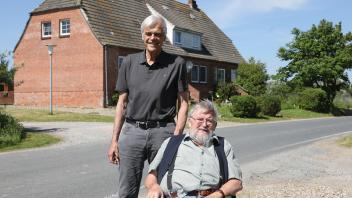 Johann Jessen und der Däne Ingolf Haase vom Lokalhistorischen Verein Tondern möchten an die Zollhäuser und das Leben darin erinnern.