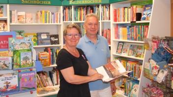 Kristin und Michael Goos haben die „Angeliter Buchhandlung“ in Satrup erfolgreich in eine Genossenschaft überführt.