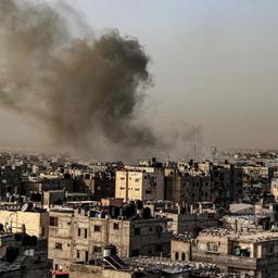 Rauch steigt über Rafah im südlichen Gazastreifen nach einem israelischen Luftangriff auf. (Archivbild vom 27.3.2024)