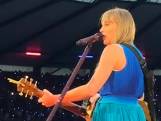 Taylor Swift vraagt zingend om hulp voor onwel geworden fan