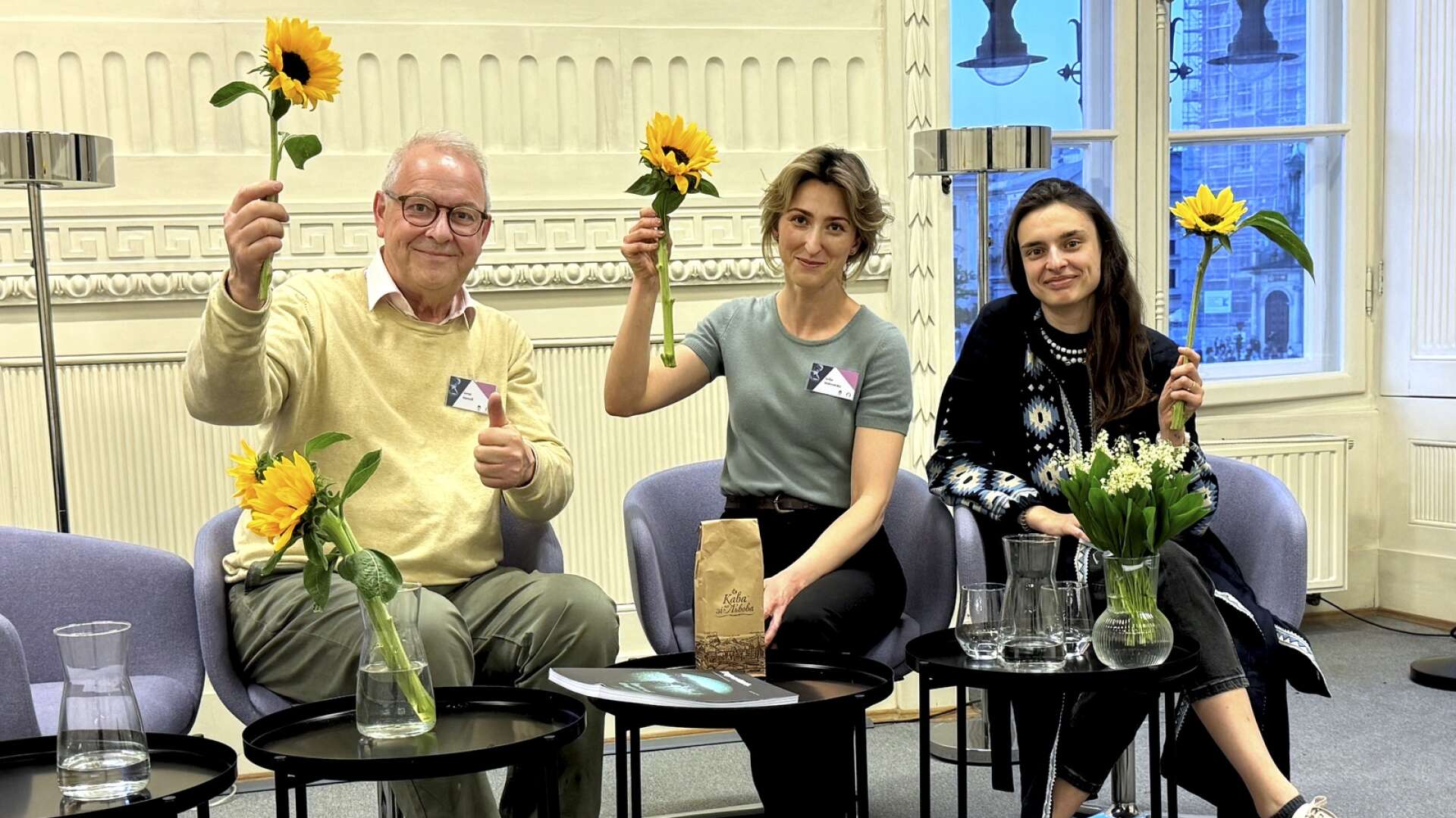 Jonas Hansell från Selma Lagerlöf-sällskapet mötte bland andra Sofija Volkovetska (i mitten) och Natalja Ilisjtuk. Båda är översättare och bor i Ukraina.