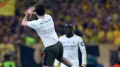 Soccer Football - Champions League - Final - Borussia Dortmund v Real Madrid - Wembley Stadium, London, Britain - June 1, 2024 A pitch invader is seen during the match REUTERS/Lee Smith