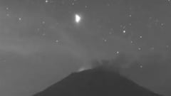 Video: Captan extraño objeto luminoso sobre el volcán Popocatépetl