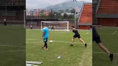Maluma rompe las redes por sus habilidades en el futbol