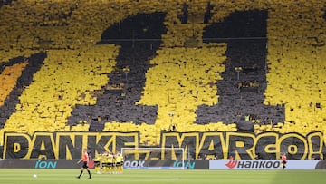Dortmund (Germany), 18/05/2024.- Borussia Dortmund fans thank Dortmund's Marco Reus with a choreography prior to the German Bundesliga soccer match between Borussia Dortmund and SV Darmstadt 98 in Dortmund, Germany, 18 May 2024. (Alemania, Rusia) EFE/EPA/FRIEDEMANN VOGEL CONDITIONS - ATTENTION: The DFL regulations prohibit any use of photographs as image sequences and/or quasi-video.
