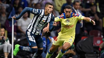 Pachuca's Colombian defender Nelson Deossa (L) and America's Uruguayan defender Sebastian Caceres fight for the ball during the Concacaf Champions Cup first leg semifinal football match between Mexico's America and Pachuca at the Azteca stadium in Mexico City on April 23, 2024. (Photo by Alfredo ESTRELLA / AFP)