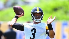 PITTSBURGH, PENNSYLVANIA - JUNE 6: Russell Wilson #3 of the Pittsburgh Steelers throws a pass during the Pittsburgh Steelers OTA offseason workout at UPMC Rooney Sports Complex on June 6 2024 in Pittsburgh, Pennsylvania.   Joe Sargent/Getty Images/AFP (Photo by Joe Sargent / GETTY IMAGES NORTH AMERICA / Getty Images via AFP)