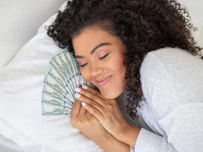 Sonhar com dinheiro é bom ou ruim? Descubra os significados