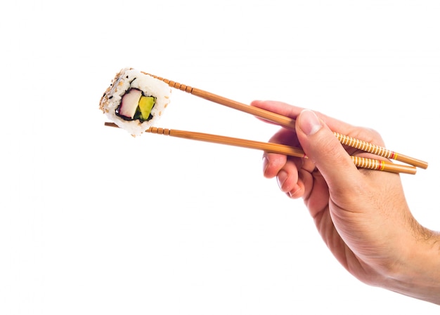 Foto grátis mão segurando sushi com pauzinhos