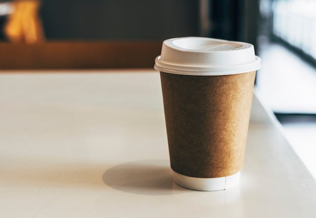 Foto grátis maquete de uma xícara de café descartável
