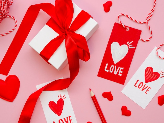 Kostenloses Foto schließen sie herauf valentinsgrußmarken und -geschenke