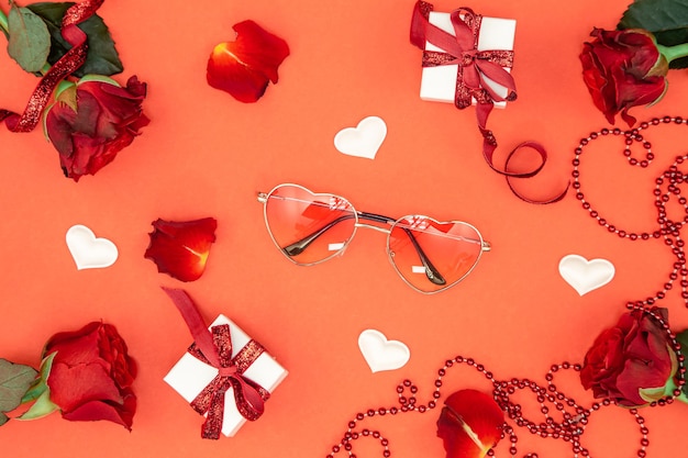Kostenloses Foto valentinstag hintergrund mit dekordetails flach gelegt