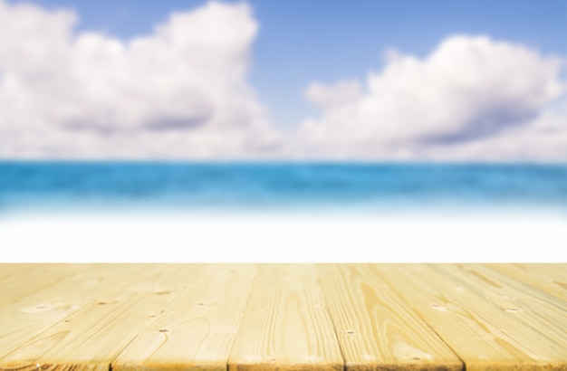 Foto tabla de madera vacía del tablón con el cielo azul y el mar de la falta de definición.