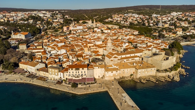 Vista aérea de la histórica ciudad adriática de Krk Isla de Krk Kvarner bahía del mar Adriático Croacia Europa