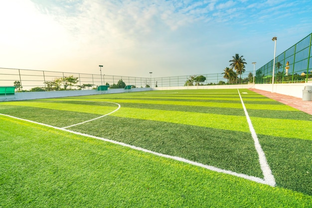 Foto vista panorámica del campo de fútbol contra el cielo