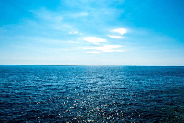 Foto vista panorâmica do mar contra o céu