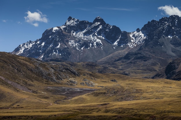Foto altas montanhas peruanas