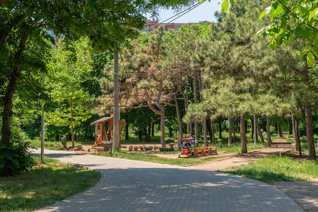 Foto callejones del parque liberty en odessa ucrania