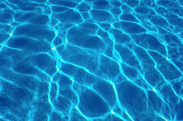 Fondo de agua ondulada azul, reflejo del sol en el agua de la piscina