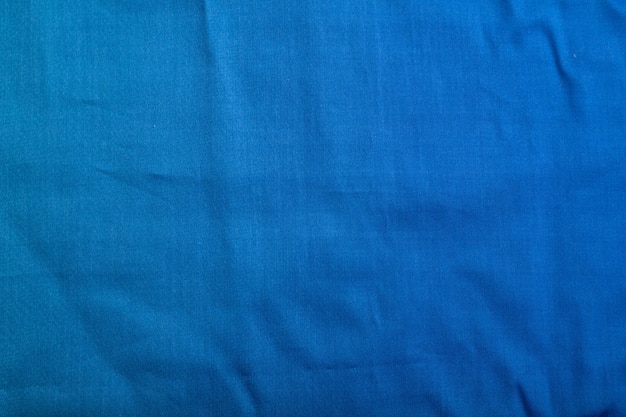 Foto fragmento de tejido liso de algodón azul
