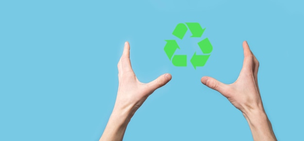 Icono de reciclaje de mano Concepto de ecología y energía renovable Signo ECO Concepto Salvar el planeta verde Símbolo de protección del medio ambiente Reciclaje de residuos Símbolo del concepto del día de la tierra de protección de la naturaleza