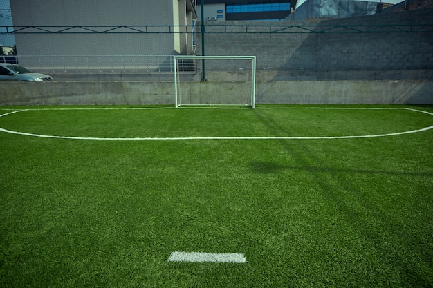 Foto gratuita el campo de fútbol vacío y la hierba verde