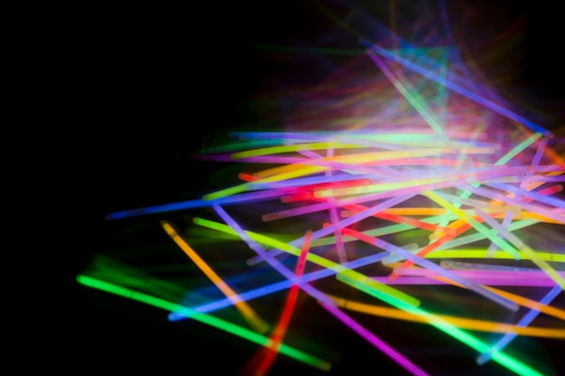 Foto gratuita brillante tubo de luz fluorescente abstracto