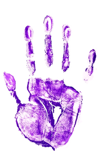 Foto gratuita huella de mano en pintura púrpura