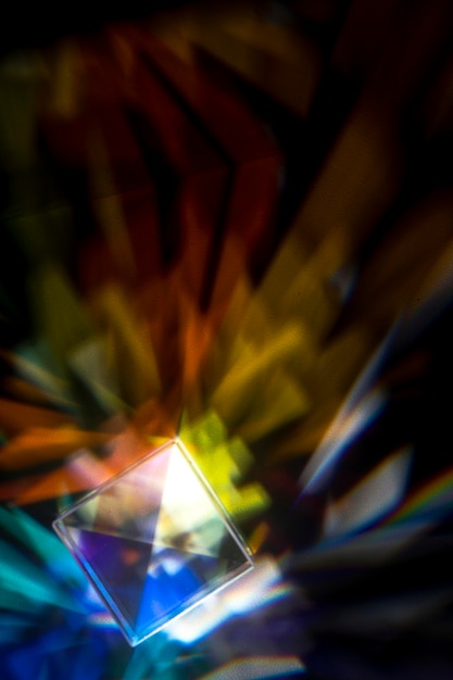 Foto gratuita prisma dispersando luces de colores