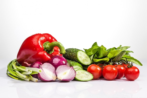 Foto gratuita verduras frescas para una ensalada