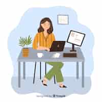 Бесплатное векторное изображение Женщина программист делает свою работу на ноутбуке