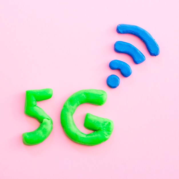 Free photo 5g characters with signal beacon