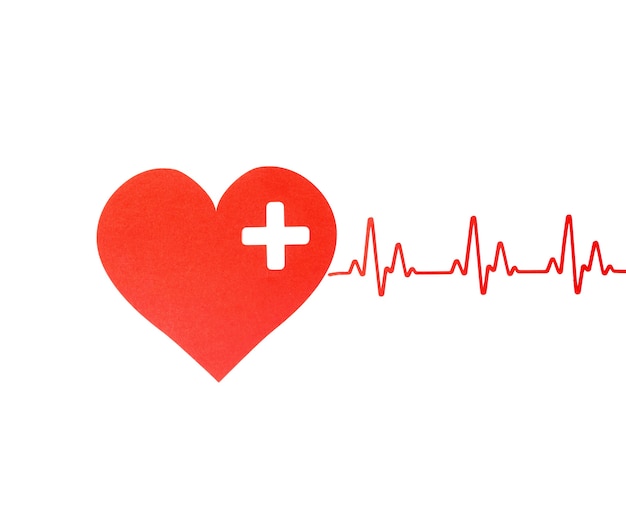 Foto gratuita vista dall'alto del cuore di carta con battito cardiaco per la giornata mondiale del cuore