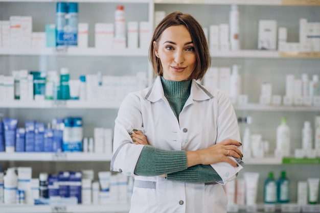 Free photo young woman pharmacist at pharmacy