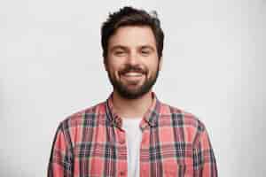 Free photo young bearded man with striped shirt