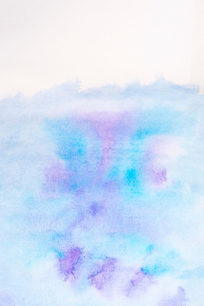 Бесплатное фото Абстрактный синий и фиолетовый фон акварелью