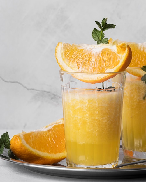 無料写真 オレンジ色の正面図のアルコール飲料カクテル