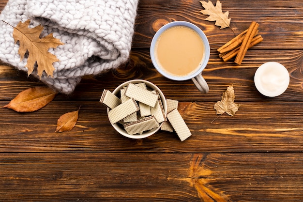 Free photo autumn coffee and wafers layout on wooden background