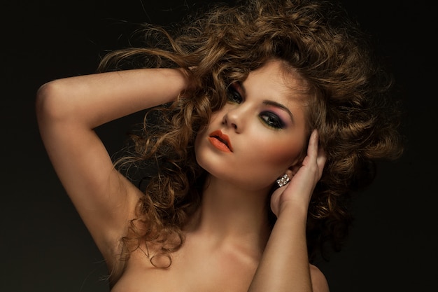Free photo beautiful woman with curls and makeup