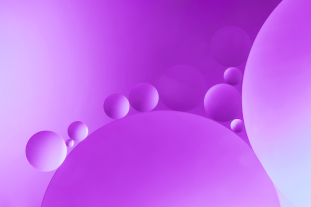 Бесплатное фото Ярко-фиолетовый абстрактный фон с пузырьками