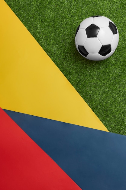 Бесплатное фото Концепция натюрморта колумбийской футбольной команды