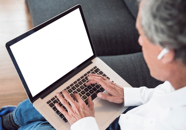 Free photo close-up of senior man using laptop with white screen