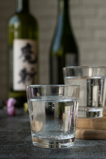 Бесплатное фото Вкусные стаканы для напитков саке
