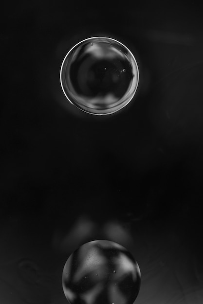 Free photo elegant black abstract bubbles