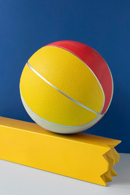 Foto gratuita vista frontale del basket colorato