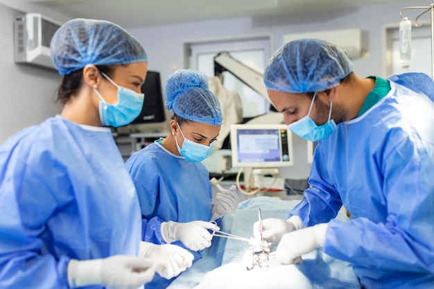 Free photo group of surgeons doing surgery in hospital operating theater medical team doing critical operation group of surgeons in operating room with surgery equipment modern medical background