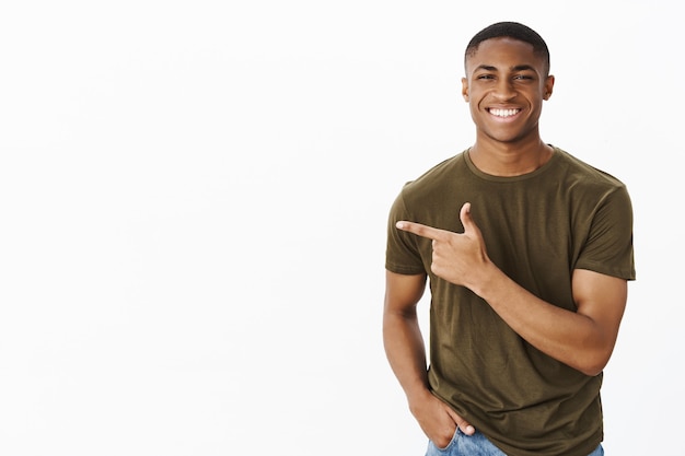Free photo handsome young african-american with khaki tshirt
