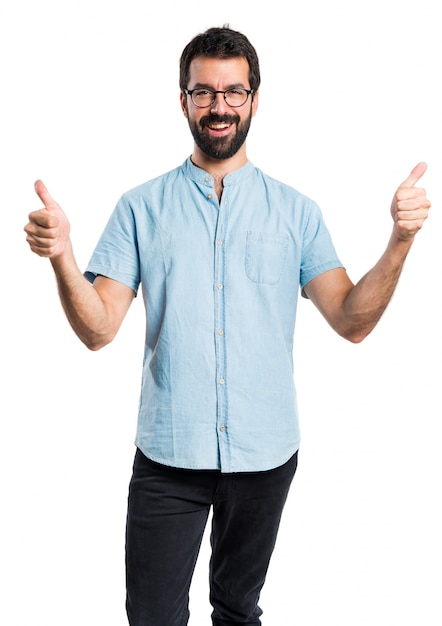 Free photo handsome man with blue glasses with thumb up