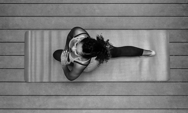 Free photo healthy woman doing yoga